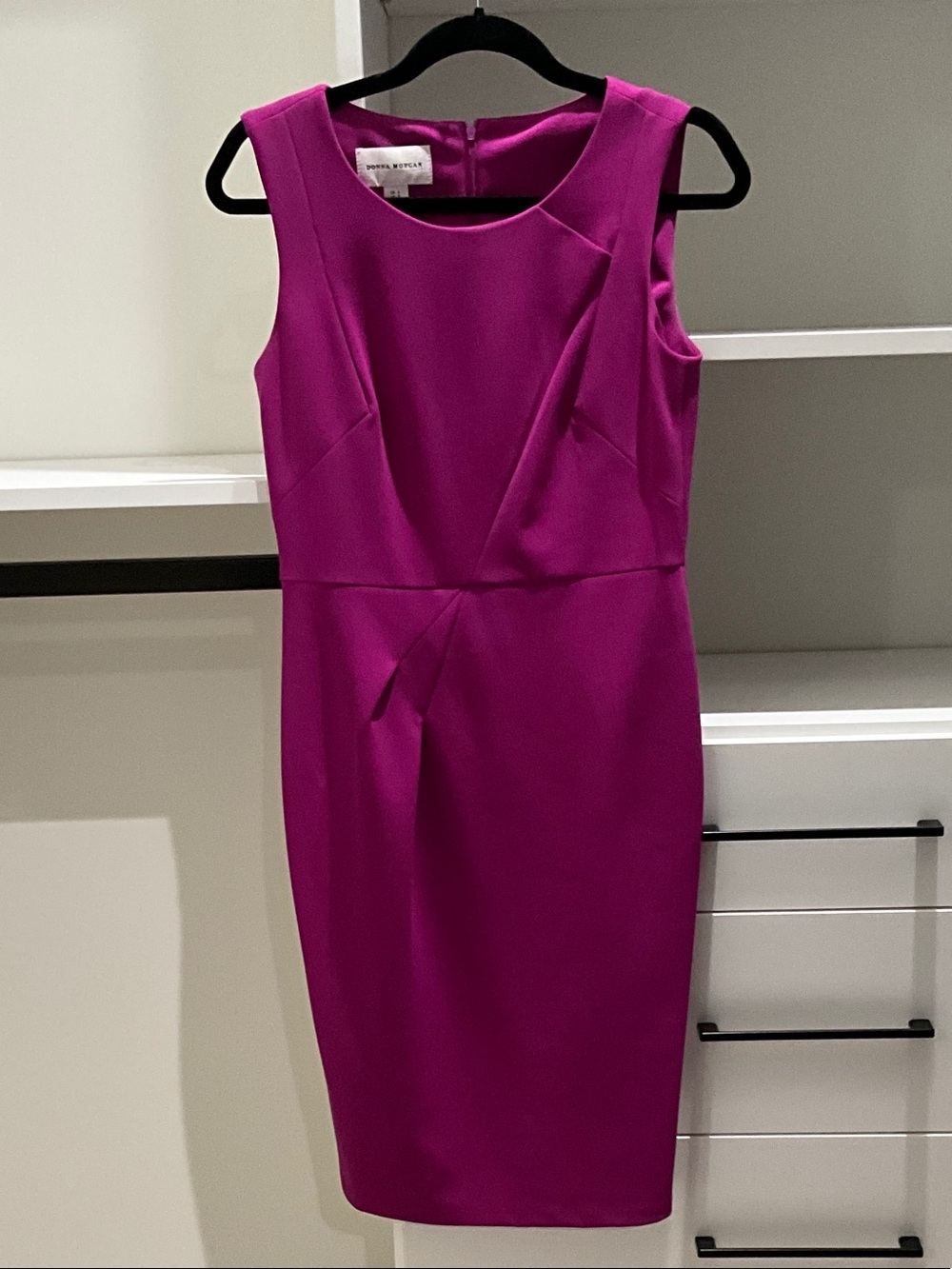 Donna Morgan Sleeveless Magenta Midi Sheath Dress